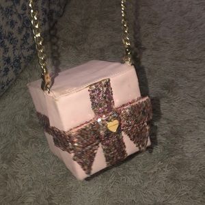 betsy johnson giftbox purse ( crossbody )